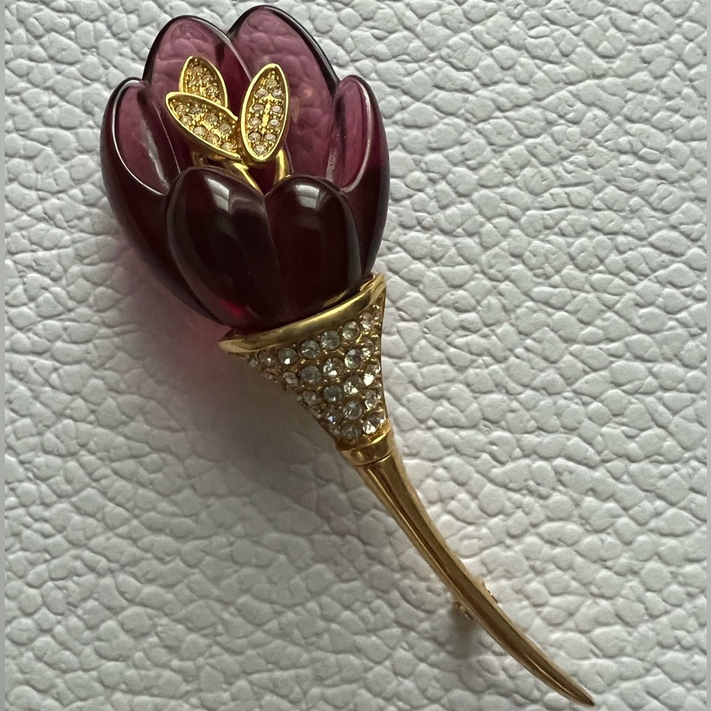 PURPLE IRIS FLOWER NOLAN MILLER SIGNED LUCITE RHINESTONE BROOCH PIN VINTAGE - Picture 1 of 5